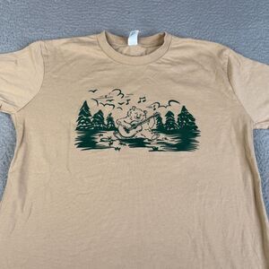 BEAR GUITAR Camping T shirt Mens Medium Beige Graphic Forest Hiking Lake Tree
